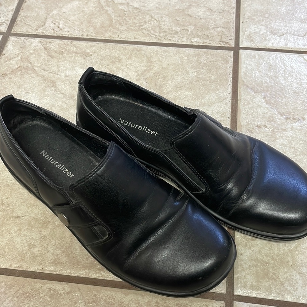 Naturalizer slip on shoes sz 8